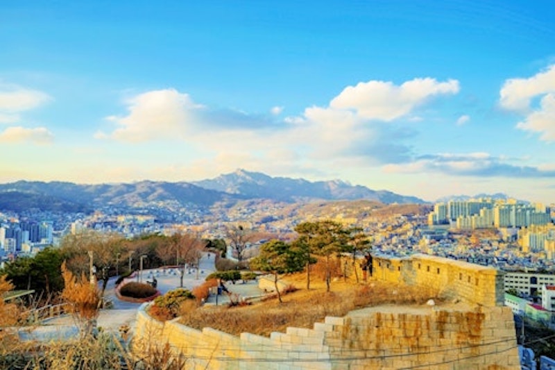 4日前まで予約OK!歴史ある4つ星ホテル!大きな窓付き部屋で快適ステイ